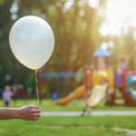 Les dangers des ballons en hélium : risques pour la santé, brûlures par le froid et impacts environnementaux