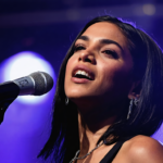 découvrez zaho de sagazan, une artiste dont la performance sur scène dégage une intensité émotionnelle palpable, captivant le public par sa sensibilité et sa puissance artistique.